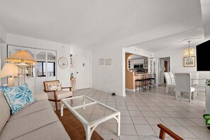 TV - 2-Bedroom Ocean Front Condo in 9400 Building (Ocean City)