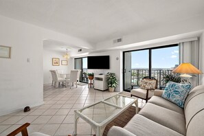 TV - 2-Bedroom Ocean Front Condo in 9400 Building (Ocean City)