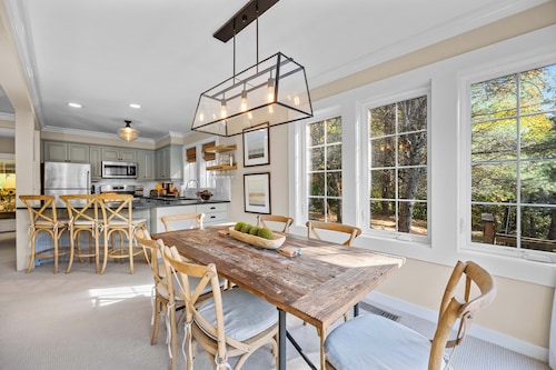 Stowe Drift: A luxurious 3-bedroom retreat at Top Notch Spa, perfect for families.