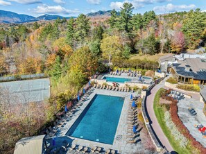 من حمّامات السباحة المغطاة، حمّام سباحة مُدفَّأ