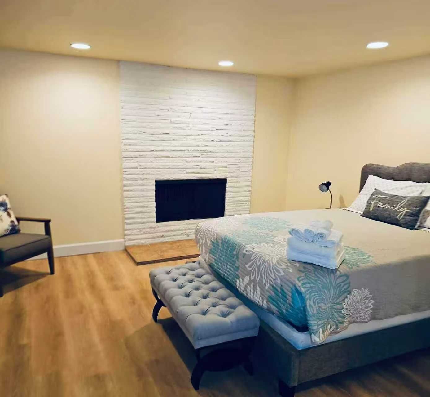 5 bedrooms, iron/ironing board, free WiFi, bed sheets