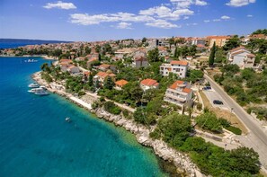 Villa | 7 bedrooms - Holiday Home Duje in Osibova (Okrug)