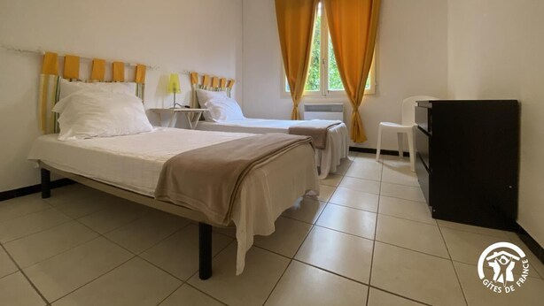 A bedroom with two beds, a desk, a chair, and a television. - Le coscollet 1 - ILLE-SUR-TET (ILLE-SUR-TET)