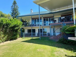 Exterior - Self-Contained 1-Bedroom Retreat: Coastal Views, Aquaponics and Wildlife. (Tallai)