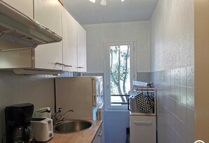 Microwave, dishwasher