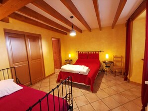 4 bedrooms, free WiFi