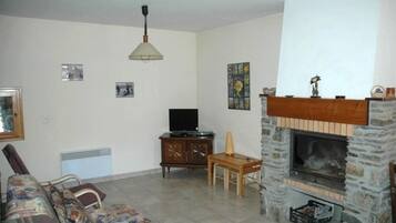 Télévision, cheminée