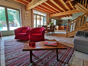 Télévision, cheminée