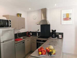 Micro-ondes, four, lave-vaisselle