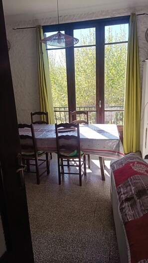 تناول الطعام