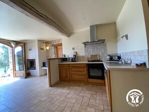 Kjøleskap, mikrobølgeovn, ovn og oppvaskmaskin