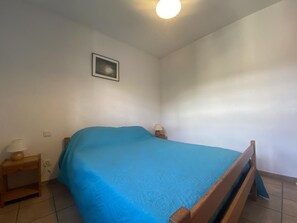2 bedrooms, free WiFi - Blue - FILLOLS - Gîte (FILLOLS)