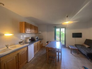 Réfrigérateur, micro-ondes, four