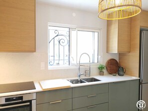 Kjøleskap, mikrobølgeovn, ovn og oppvaskmaskin