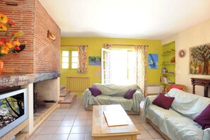 TV, fireplace - Mas cayrol - RIVESALTES (RIVESALTES)