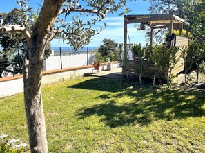 Property grounds - Les micoucouliers - LAROQUE-DES-ALBERES (LAROQUE-DES-ALBERES)