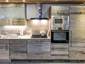 Kühlschrank, Mikrowelle, Ofen, Geschirrspüler