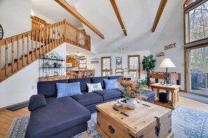 Smart-TV, Kamin, Videospiele, Tischfußball