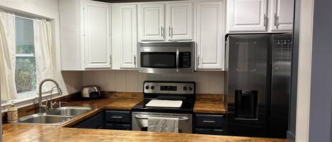 Microondas, horno, placa de cocina, lavavajillas