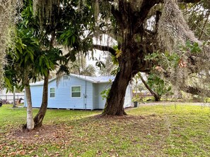 Property grounds - Charming 3-bedroom house in lovely Alva with AC (Alva)