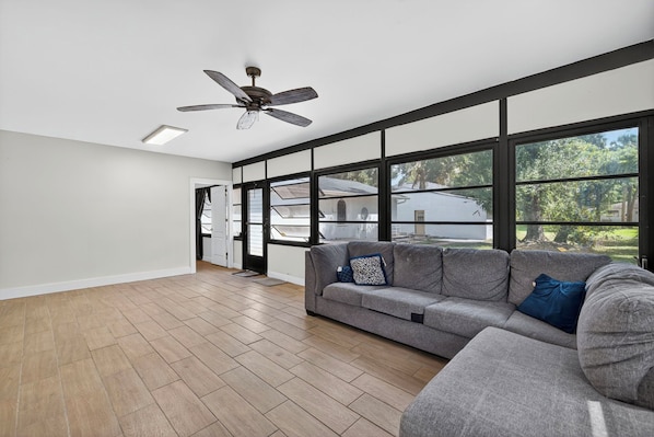 Smart TV - An Island of joy - North Fort Myers (North Fort Myers)