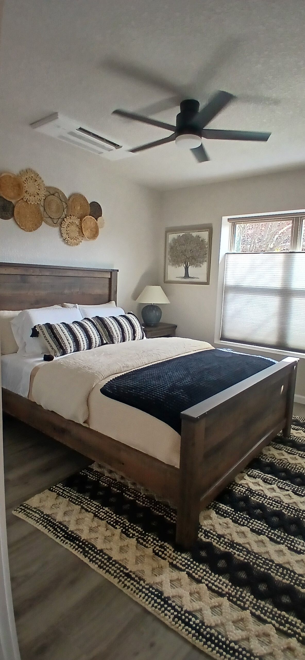 2 عدّة غرف نوم ومكواة/لوح كي وواي فاي وملاءات أسرّة