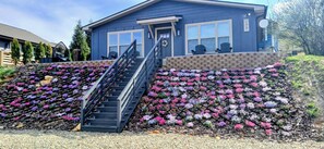 Exterior - New charming bungalow with vast mountain views, easy access, stunning sunsets! (Waynesville)