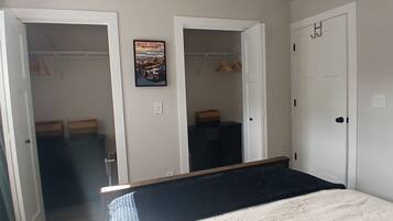 2 habitaciones, tabla de planchar con plancha, wifi y ropa de cama