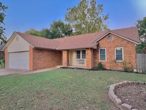 Exterior - Peaceful designer looks in Owasso newly updated New Kitchen, 4 beds, 2 baths (Owasso)