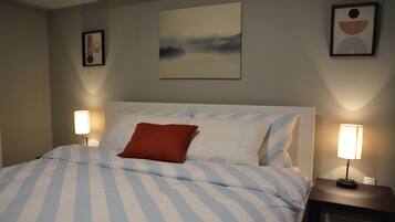 1 bedroom, desk, free WiFi, bed sheets