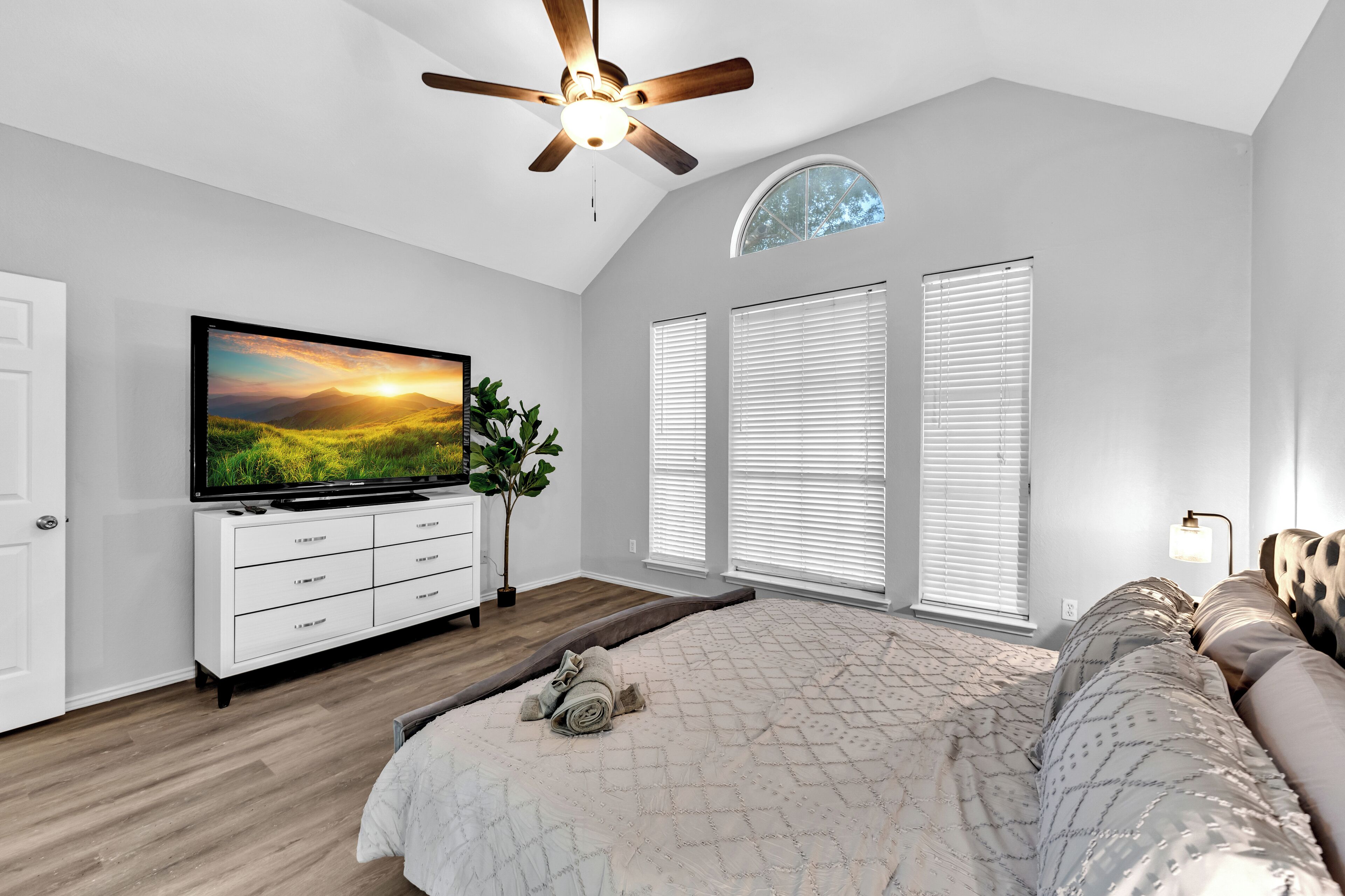 5 quartos, ferros/tábuas de passar roupa, Wi-Fi de cortesia