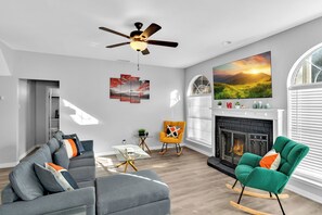 Télévision, cheminée