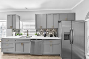 Micro-ondas, fogão, cooktop, lava-louças