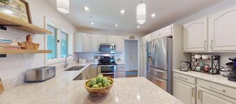 Hot Tub Walk to Slopes 2 King Suites Mountain Views