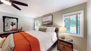 4 bedrooms, iron/ironing board, WiFi, bed sheets