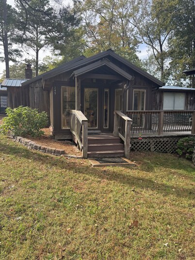 Charming 2-bedroom Fisherman's cabin next to Paris Landing State Park