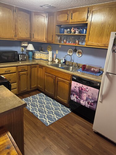 Charming 2-bedroom Fisherman's cabin next to Paris Landing State Park