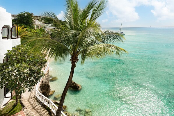 Property grounds - Coralita No.3 Oceanfront Apartment Near Sandy Lane (Prospect)