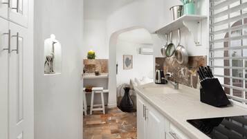 Cookware/dishes/utensils