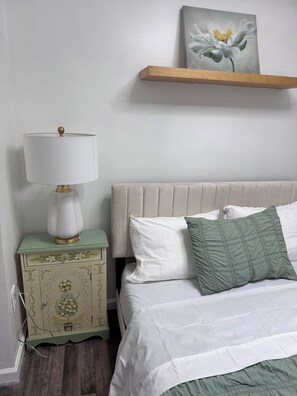 3 عدّة غرف نوم ومكواة/لوح كي وواي فاي وملاءات أسرّة