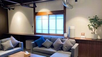 House, 2 Bedrooms, Non Smoking, Bathtub | Living area