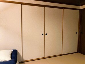 House, 2 Bedrooms, Non Smoking, Bathtub | Free WiFi, bed sheets