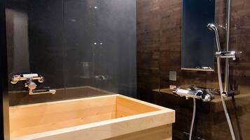 Casa, 2 habitaciones, para no fumadores, tina | Baño | Tina y regadera independientes y amenidades de baño gratuitas