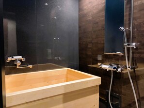 House, 2 Bedrooms, Non Smoking, Bathtub | Bathroom | Separate tub and shower, free toiletries, hair dryer, slippers