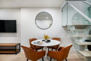 Appartement luxueux, non-fumeur, climatisation | Salle Ă manger