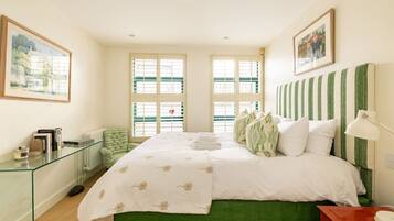 2 bedrooms, desk, iron/ironing board, travel cot