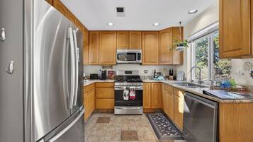 ثلاجة، ميكروويف، فرن، موقد طهي مسطح