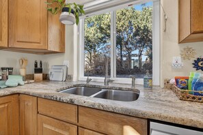 Interior - Peaceful Tijeras Getaway-Minutes from Albuquerque (Tijeras)