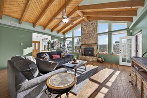 Smart TV, fireplace, books - Peaceful Tijeras Getaway-Minutes from Albuquerque (Tijeras)