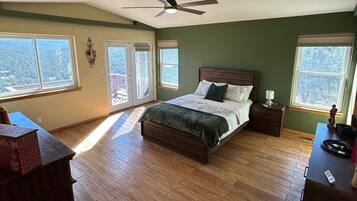 3 bedrooms, desk, free WiFi, bed sheets